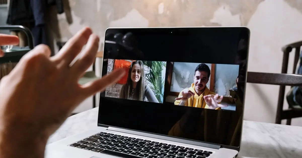 Slack vs Microsoft Teams pour le Networking